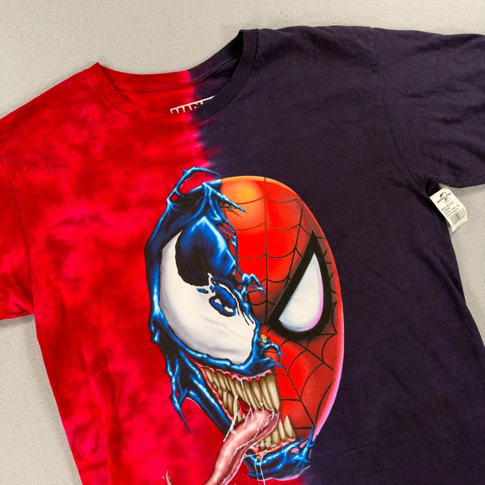 Marvel Universal Studios T-Shirt Spider-Man Venom Split Large Red Black NWT